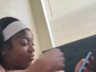 sweetestsexcthang's Live Sex Cam Show