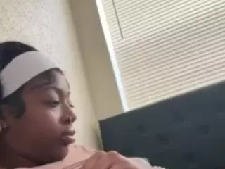 sweetestsexcthang's Live Sex Cam Show