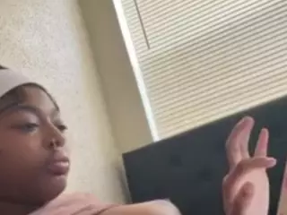 sweetestsexcthang's Live Sex Cam Show