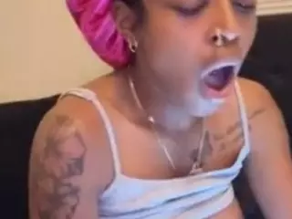 sweetestsexcthang's Live Sex Cam Show