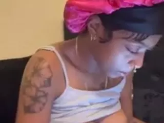 sweetestsexcthang's Live Sex Cam Show