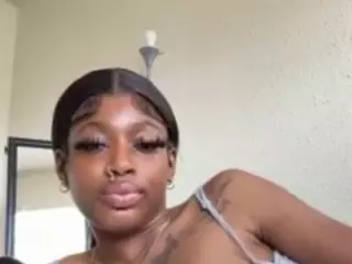 sweetestsexcthang's Live Sex Cam Show