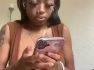 sweetestsexcthang's Live Sex Cam Show