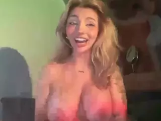 gigisux's Live Sex Cam Show