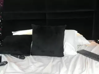 ElienBarrett's Live Sex Cam Show