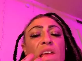 Mzmoufofthasouth's Live Sex Cam Show