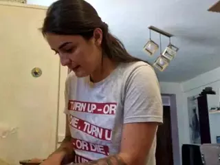 BritneyQuenn18's Live Sex Cam Show