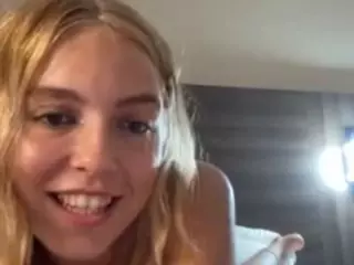 eyecandiii's Live Sex Cam Show