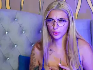Ava-Bloom's Live Sex Cam Show