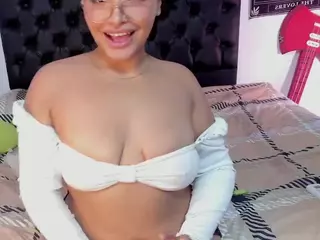 chloekisses's Live Sex Cam Show