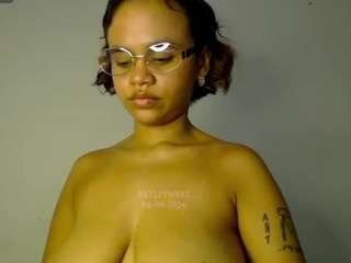 Live cam show with Keyli Sweet