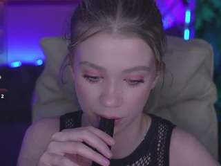 Live cam show with SandyLay