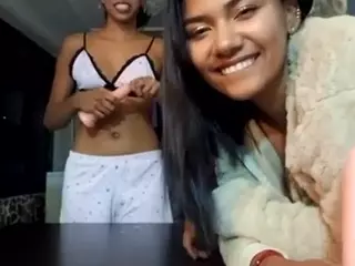 XlittleanaX's Live Sex Cam Show