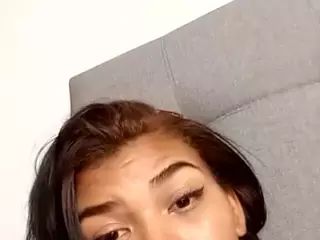 XlittleanaX's Live Sex Cam Show