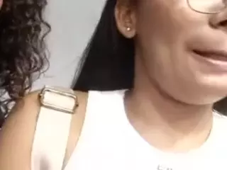 XlittleanaX's Live Sex Cam Show