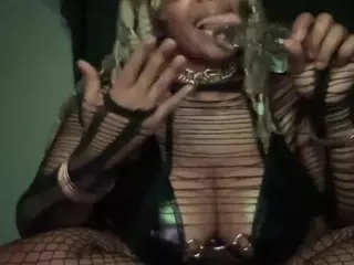 RuetheWaning's Live Sex Cam Show