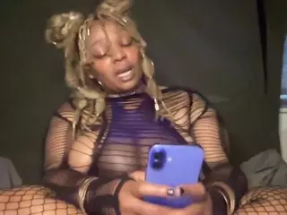 RuetheWaning's Live Sex Cam Show