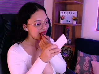 arianabelle2's Live Sex Cam Show