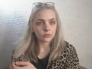 MarianElin's Live Sex Cam Show