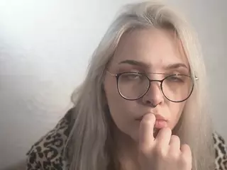 MarianElin's Live Sex Cam Show