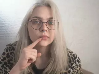 MarianElin's Live Sex Cam Show