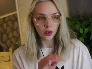 MarianElin's Live Sex Cam Show
