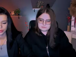 cherry-hugs's Live Sex Cam Show