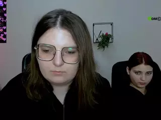 cherry-hugs's Live Sex Cam Show