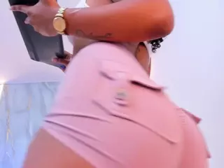 kyliegomez1's Live Sex Cam Show