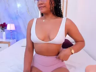kyliegomez1's Live Sex Cam Show