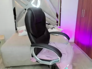 lisa-logan's Live Sex Cam Show