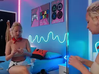 Daphne Simons's Live Sex Cam Show