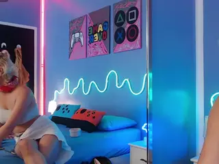 Daphne Simons's Live Sex Cam Show