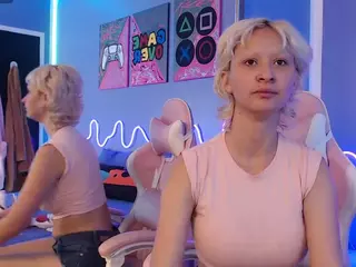 Daphne Simons's Live Sex Cam Show