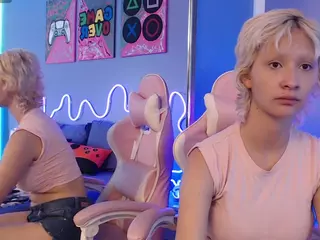Daphne Simons's Live Sex Cam Show