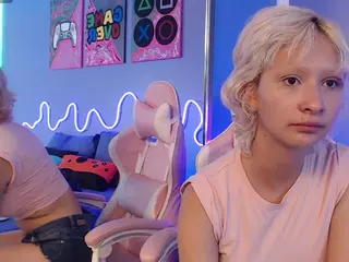 Daphne Simons's Live Sex Cam Show