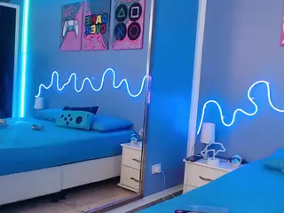 Daphne Simons's Live Sex Cam Show