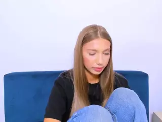 EmmaDarling69's Live Sex Cam Show