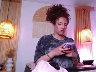 IndiiraVibes's Live Sex Cam Show