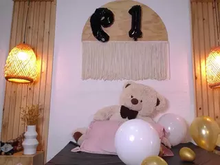 IndiiraVibes's Live Sex Cam Show
