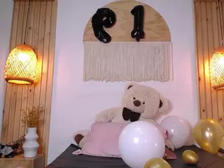 IndiiraVibes's Live Sex Cam Show