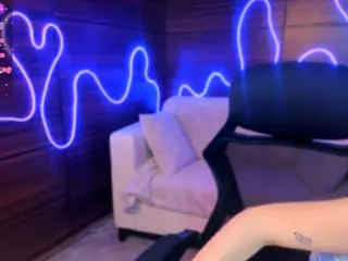 melani-first's Live Sex Cam Show