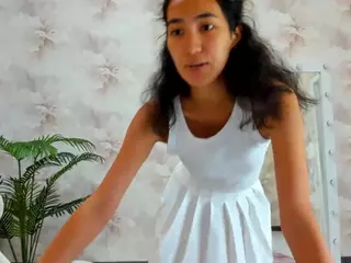 Flirty-Aura's Live Sex Cam Show