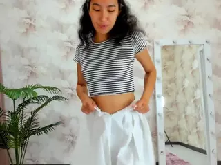 Flirty-Aura's Live Sex Cam Show