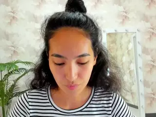 Flirty-Aura's Live Sex Cam Show