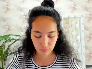 Flirty-Aura's Live Sex Cam Show