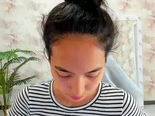 Flirty-Aura's Live Sex Cam Show