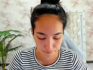 Flirty-Aura's Live Sex Cam Show