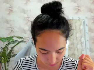 Flirty-Aura's Live Sex Cam Show