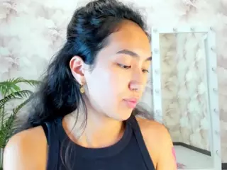 Flirty-Aura's Live Sex Cam Show